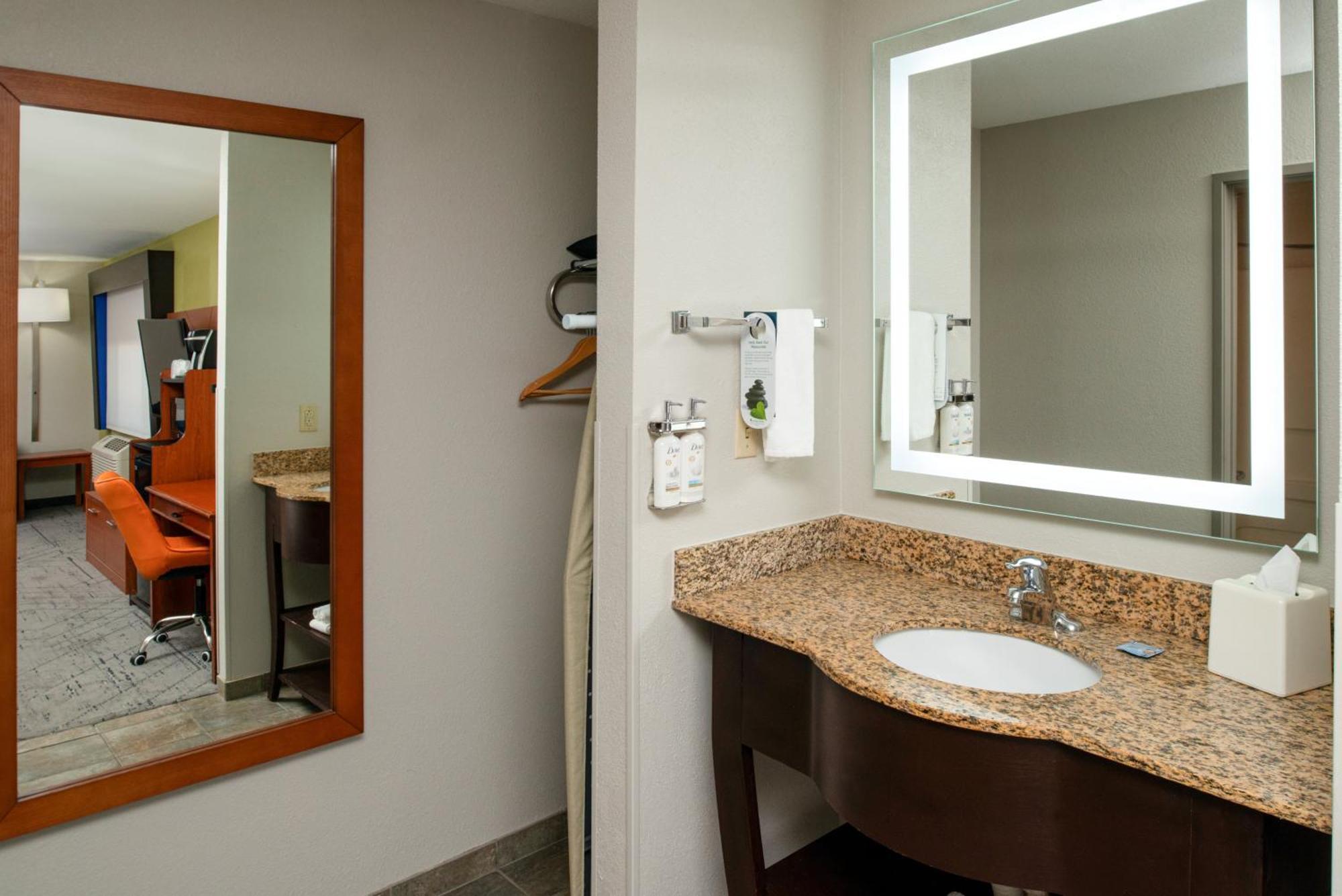 Holiday Inn Express Hotel & Suites Farmington By Ihg Exterior foto