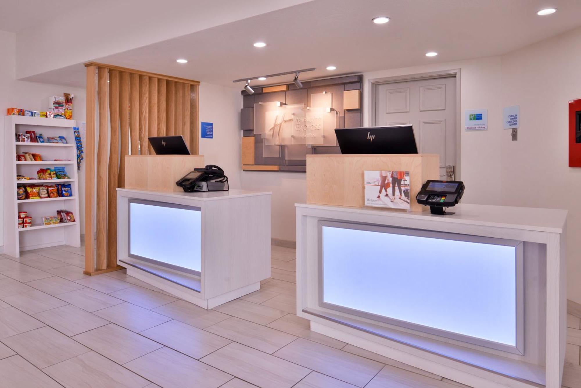 Holiday Inn Express Hotel & Suites Farmington By Ihg Exterior foto